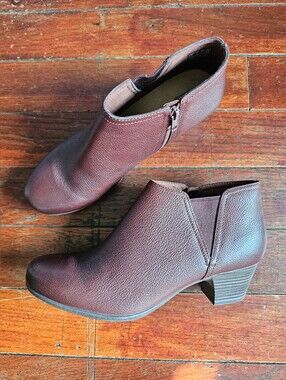 Clarks Collection Womens Sz 11M, brown, pre-owned,booties